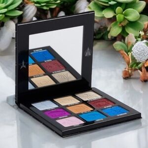 “Mini Controversy” by Jeffree Star x Shane Dawson Eyeshadow Palette